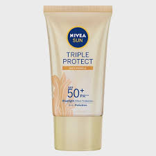 NIVEA SUN Protetor Solar Facial Tripla Proteção Loção Antissinais FPS 50 40ml – Com fórmula ultraleve e alta proteção, esse protetor solar tem triplo combate contra os raios UVA/UVB, radicais livres e luz visível, além de aumentar a produção de colágeno e reduzir rugas e linhas de expressão